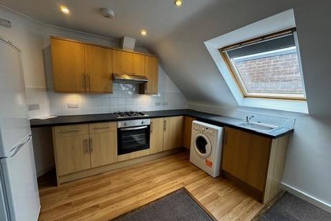 2 bedroom flat to rent, Bargates, Christchurch