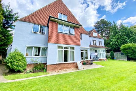 2 bedroom flat for sale, 10 Burgh Heath Road, 8 The Devonshires, KT17