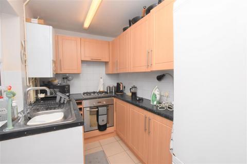 2 bedroom terraced house to rent, Gosbrook Road