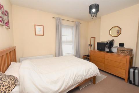 2 bedroom terraced house to rent, Gosbrook Road