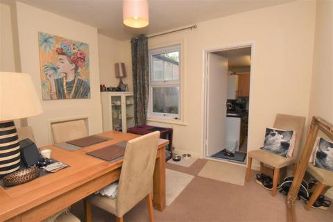 2 bedroom terraced house to rent, Gosbrook Road