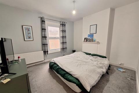 2 bedroom terraced house to rent, Gosbrook Road