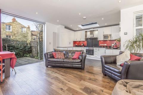 2 bedroom flat to rent, Carminia Road, London SW17