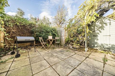 2 bedroom flat to rent, Carminia Road, London SW17