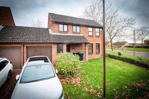 3 bedroom detached house to rent, Booker Avenue, Bradwell Common