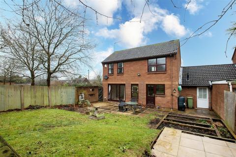 3 bedroom detached house to rent, Booker Avenue, Bradwell Common