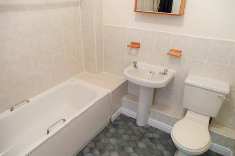 2 bedroom flat to rent, Lowfield Road, Stockport SK2