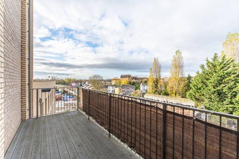 1 bedroom flat for sale, Adenmore Road, Catford, London, SE6