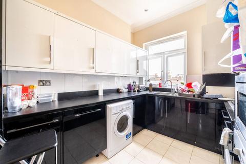 3 bedroom flat to rent, Fulham Palace Road, Bishop's Park, London, SW6