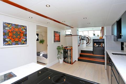 2 bedroom houseboat for sale, Imperial Wharf Marina, Imperial Wharf, London, SW6