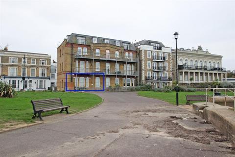 2 bedroom flat for sale, St. Thomas Street, Ryde,