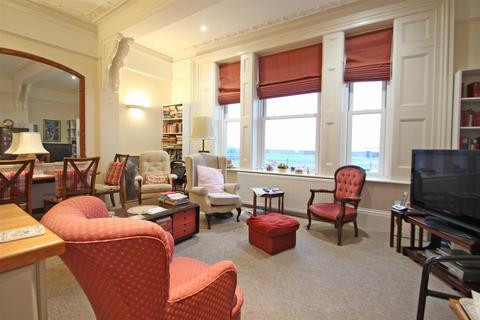 2 bedroom flat for sale, St. Thomas Street, Ryde,