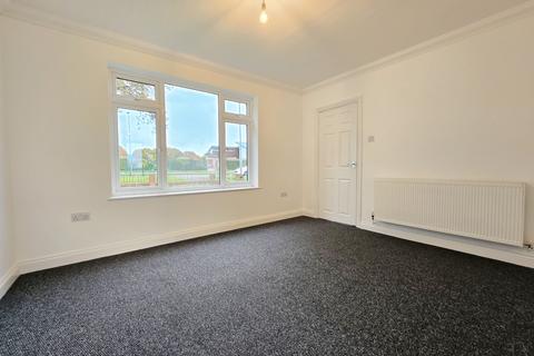 3 bedroom terraced house to rent, Blenheim Chase, Leigh-on-sea, Essex