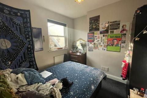 3 bedroom flat to rent, Roundhill Road, Brighton, East Sussex