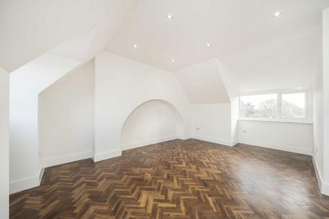 2 bedroom flat to rent, Cricket Lane, Hampton TW12