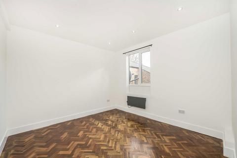 2 bedroom flat to rent, Cricket Lane, Hampton TW12