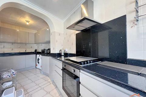 4 bedroom semi-detached house for sale, Kenmore Avenue, Harrow