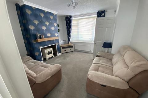 2 bedroom end of terrace house to rent, Clough Road, Droylsden M43