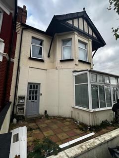 2 bedroom flat to rent, Audley Road, London NW4