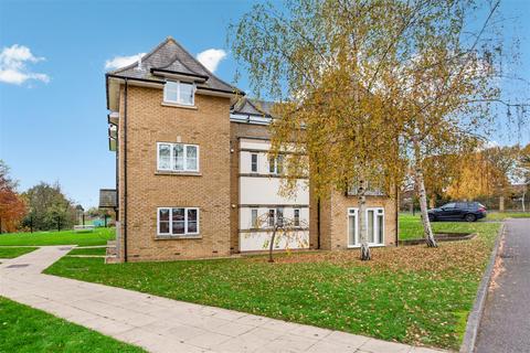 2 bedroom flat to rent, Bishopsford Road, Morden SM4