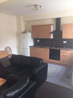 3 bedroom end of terrace house to rent, Leeds LS4