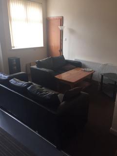 3 bedroom end of terrace house to rent, Leeds LS4