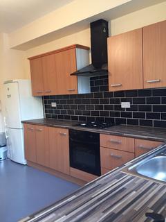 3 bedroom end of terrace house to rent, Leeds LS4