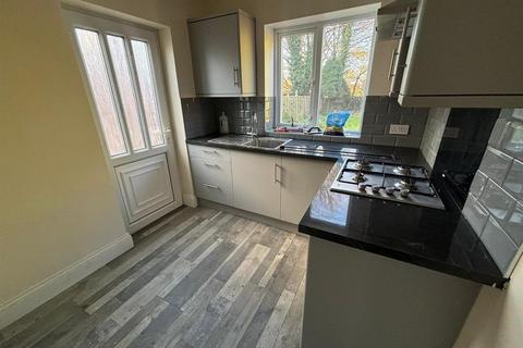 3 bedroom semi-detached house to rent, Lichfield Road, Walsall Wood