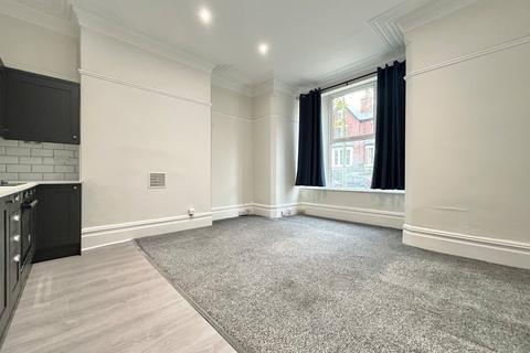 2 bedroom apartment to rent, Oakwood Avenue, Oakwood, Leeds, LS8