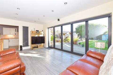 4 bedroom chalet for sale, Manor Road, Selsey, Chichester, West Sussex