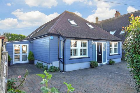 4 bedroom chalet for sale, Manor Road, Selsey, Chichester, West Sussex