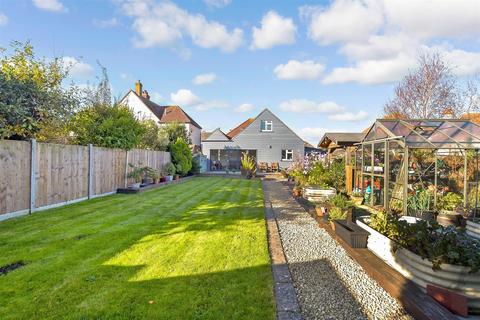 4 bedroom chalet for sale, Manor Road, Selsey, Chichester, West Sussex