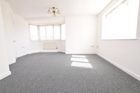 2 bedroom apartment to rent, Bluebell Close, Romford RM7