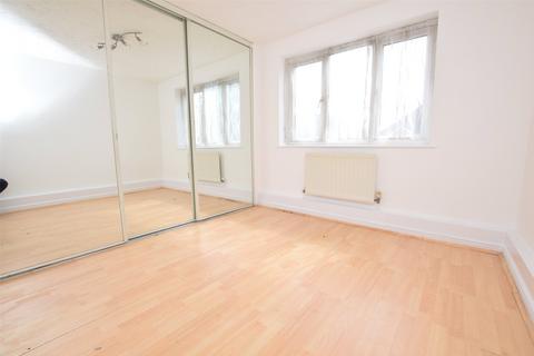 2 bedroom apartment to rent, Bluebell Close, Romford RM7