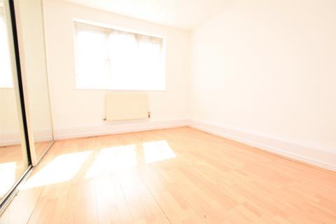 2 bedroom apartment to rent, Bluebell Close, Romford RM7