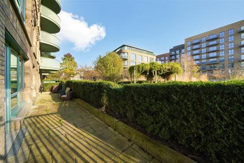 3 bedroom apartment to rent, Ottley Drive, London