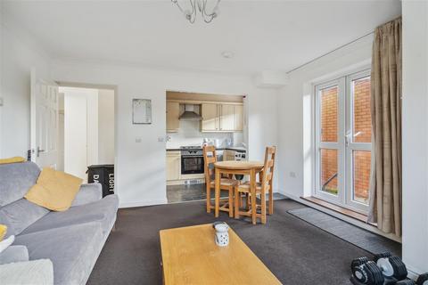 2 bedroom apartment for sale, Lincoln Court, Denham