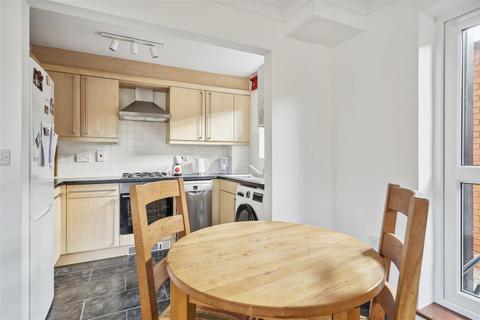 2 bedroom apartment for sale, Lincoln Court, Denham