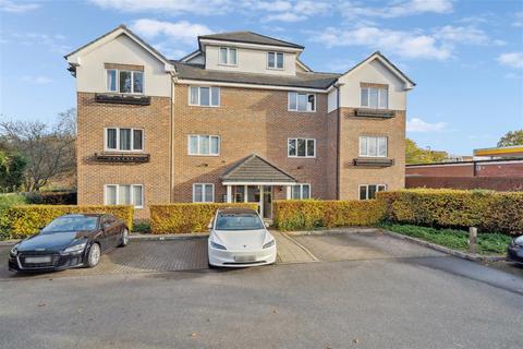 2 bedroom apartment for sale, Lincoln Court, Denham