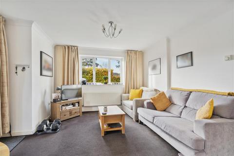 4 Lincoln Court, Denham, Uxbridge, UB9 5EU
