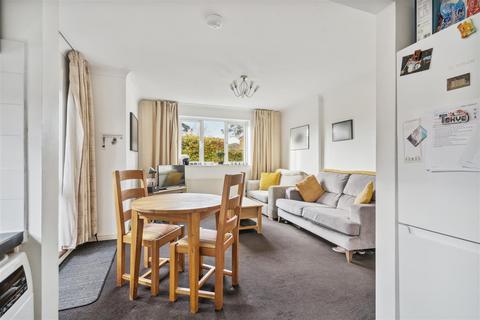 4 Lincoln Court, Denham, Uxbridge, UB9 5EU