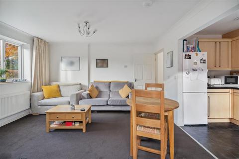 4 Lincoln Court, Denham, Uxbridge, UB9 5EU