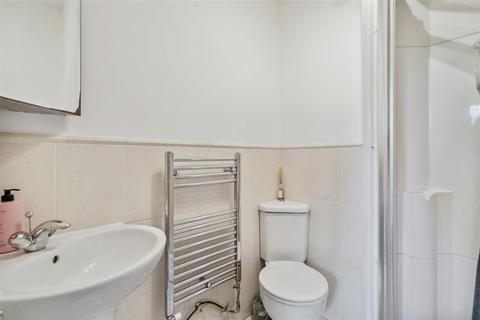 4 Lincoln Court, Denham, Uxbridge, UB9 5EU