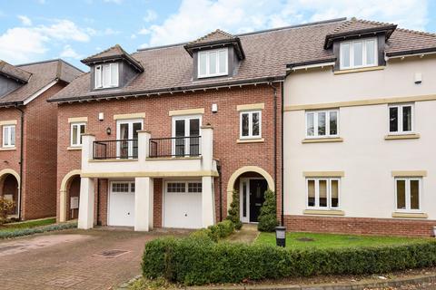 4 bedroom terraced house to rent, Goodacre Close, Weybridge, Surrey, KT13