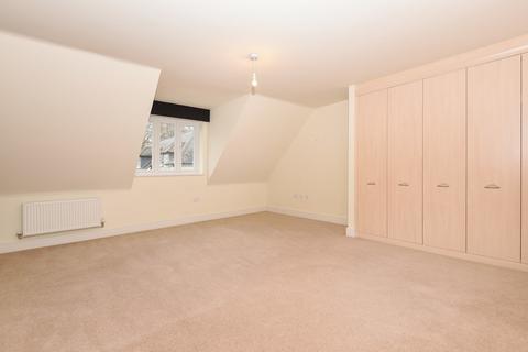 4 bedroom terraced house to rent, Goodacre Close, Weybridge, Surrey, KT13