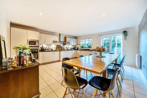 4 bedroom terraced house to rent, Goodacre Close, Weybridge, Surrey, KT13