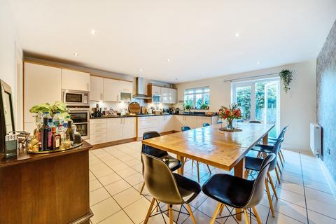 4 bedroom terraced house to rent, Goodacre Close, Weybridge, KT13