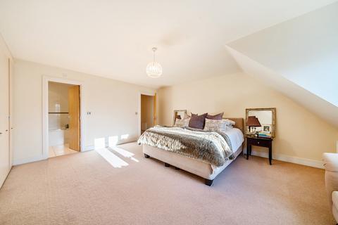 4 bedroom terraced house to rent, Goodacre Close, Weybridge, KT13