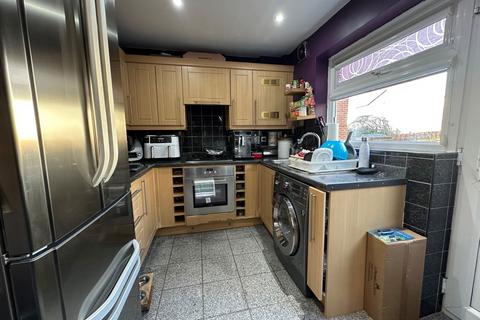 2 bedroom semi-detached house for sale, Magpie Lane, Oldham, OL4 5PB