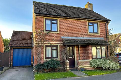 40 Brewer Mead, Chippenham, SN15 3FB